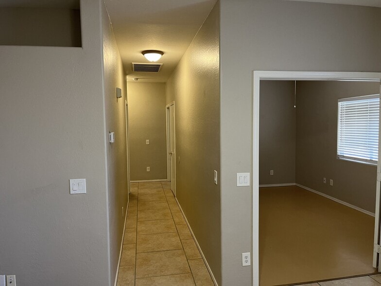 Building Photo - 2300 E Magma Rd