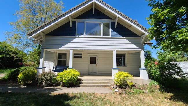 Building Photo - $2,200 - 4 Bed / 3 Bath Beautiful Home in ...