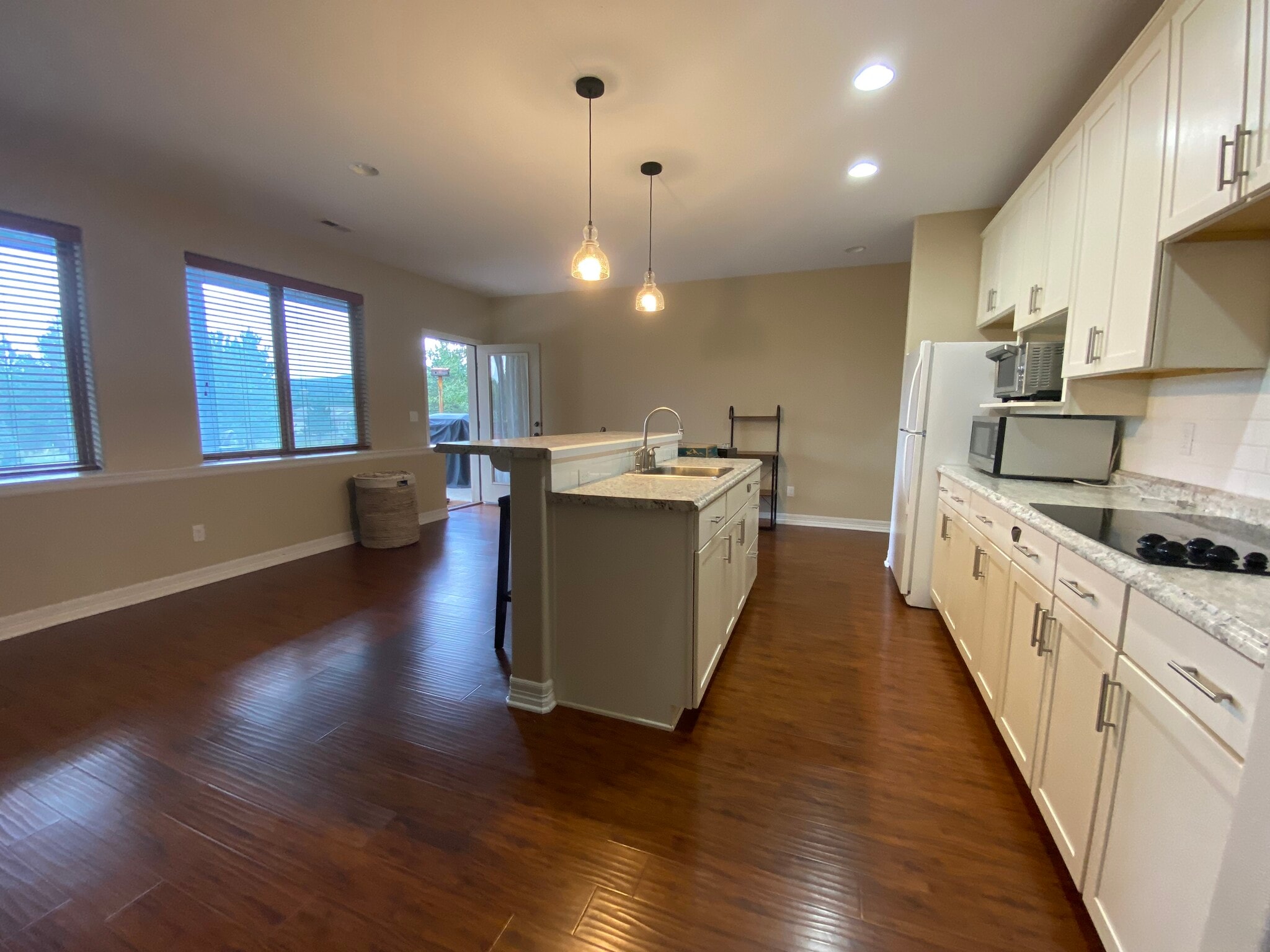 Building Photo - 220 Eagle Pines Dr