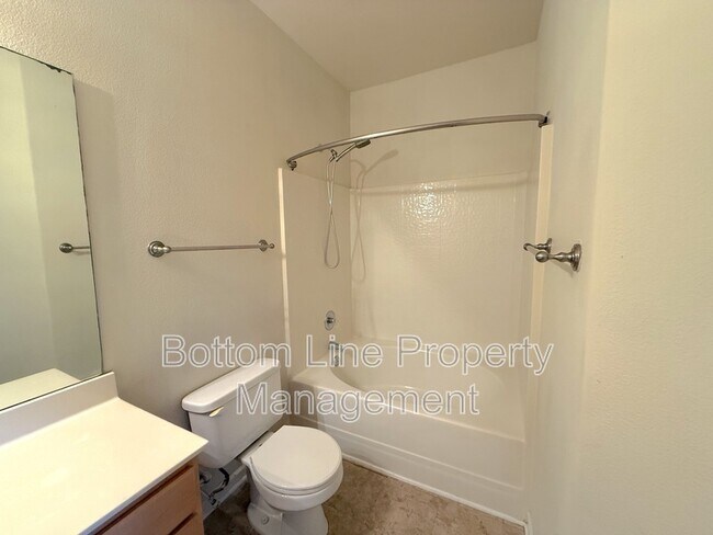 Building Photo - 114 Ross Moore Ave