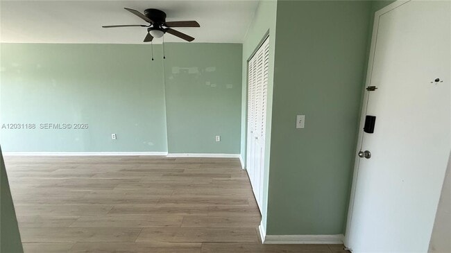 Building Photo - 400 Kings Point Dr