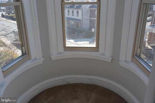 Building Photo - 5535 Ridge Ave