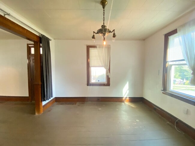 Building Photo - Coming Soon! Spacious 3 Bedroom, 1 Bath Ho...