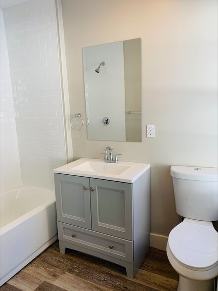 Building Photo - 2015 Quechee Main St