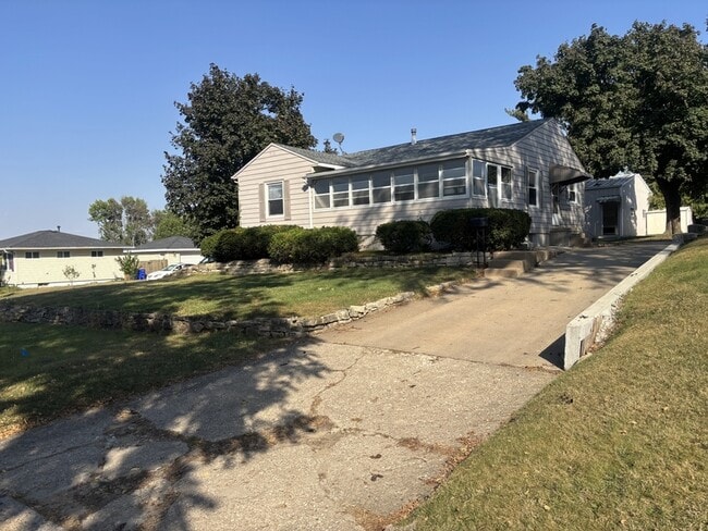 Primary Photo - 2101 Mallory St SW