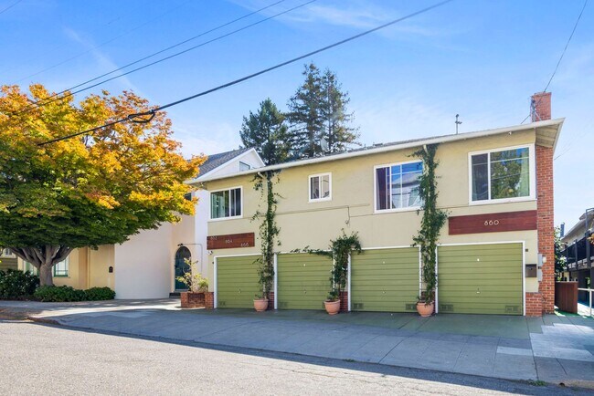 Building Photo - Stunning 2-Bed, 1-Bath Condo in the Heart ...