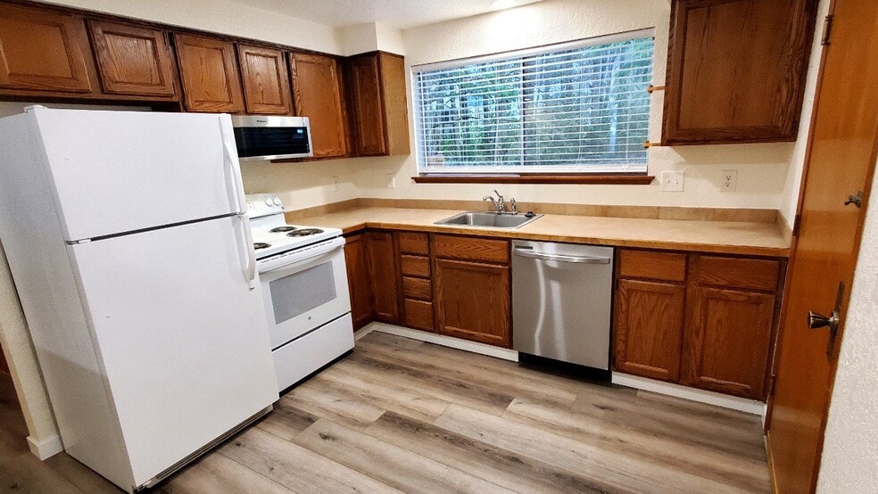 Building Photo - Fairfield Townhomes