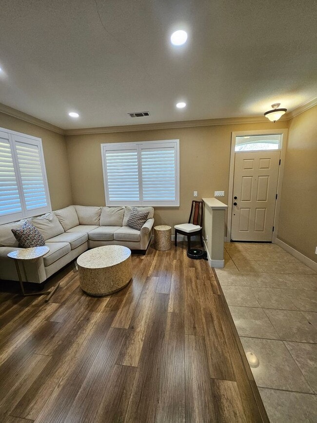 Building Photo - 3bed 2bath