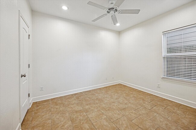 Building Photo - 5402 Jonathan Ln