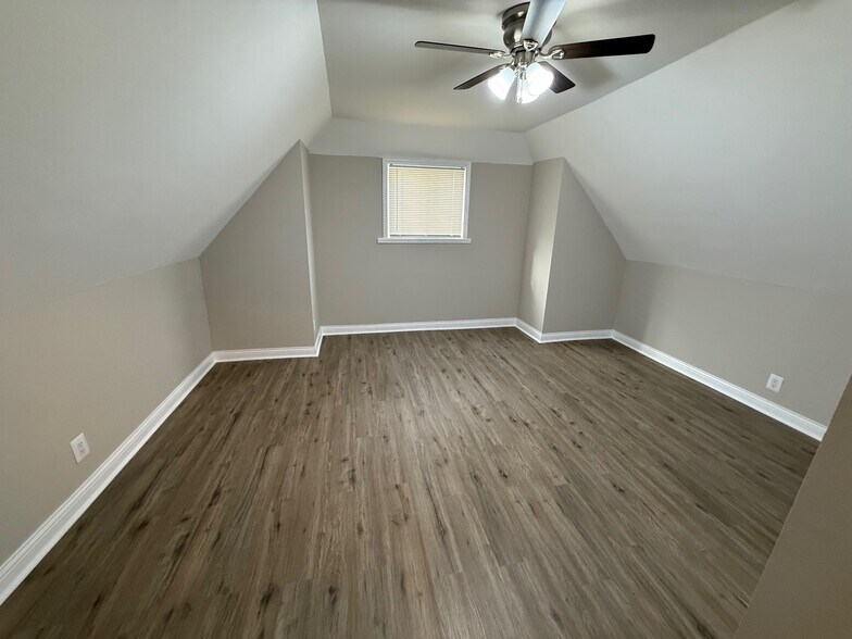 Building Photo - 10154 S Calumet Ave