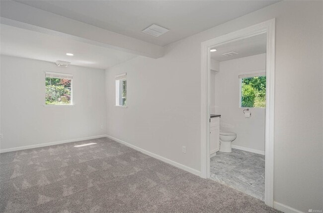 Building Photo - 5304 Hyada Blvd NE