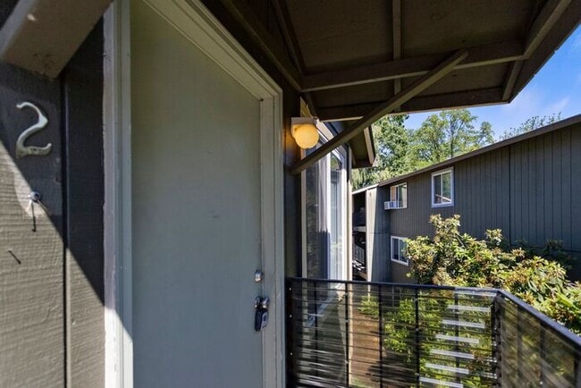 Building Photo - Timber Terrace 2x1 unit with 1st month free!!