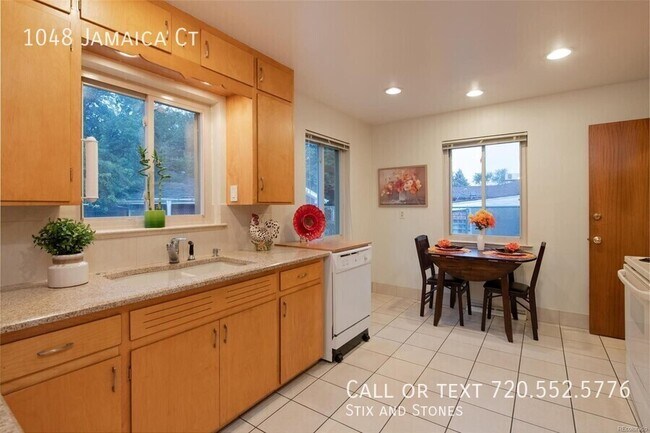 Building Photo - 1048 Jamaica Ct