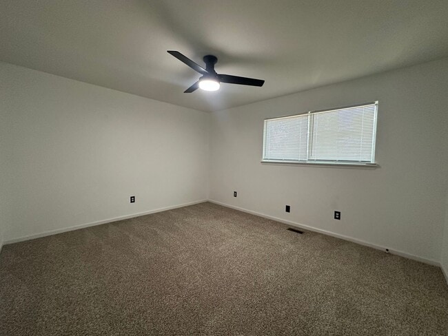 Building Photo - 414 Myrtlewood Cir