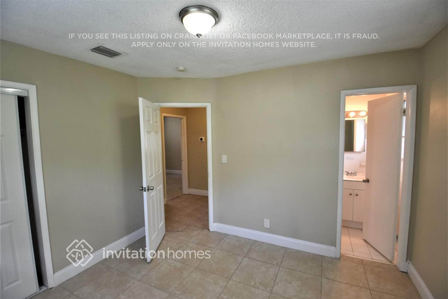 Building Photo - 6020 NW 43rd Ave
