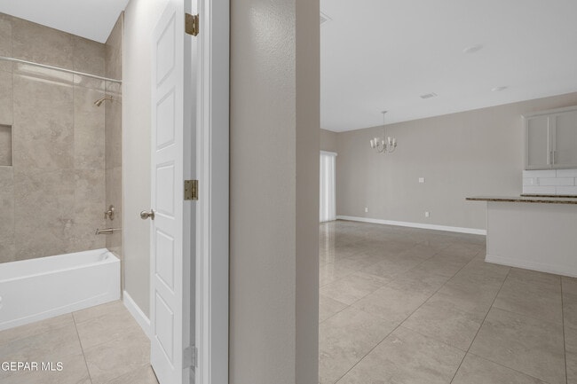 Building Photo - 815 TS Daniel Cadena Dr