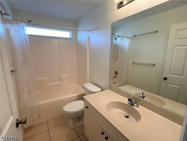 Building Photo - 3824 SW 8th Pl