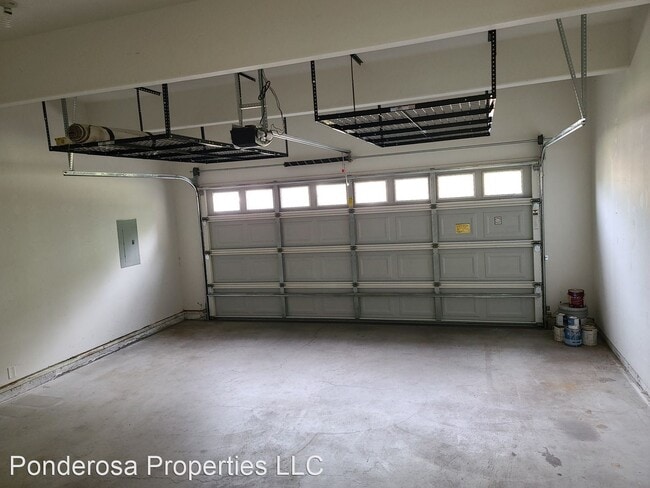 Building Photo - 3 br, 2.5 bath House - 150 SW Cascade Moun...