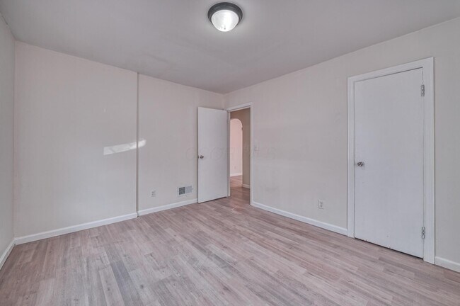 Building Photo - 1139 Miller Ave