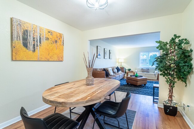 Building Photo - Spacious Updated Unit of Quadplex Availabl...