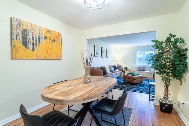 Building Photo - Spacious Updated Unit of Quadplex Available in Park Hill