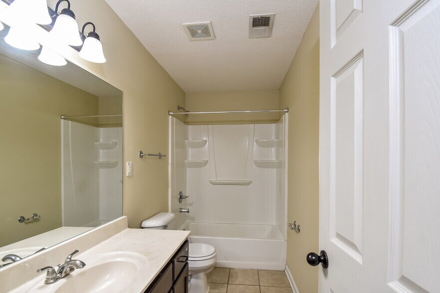 Building Photo - 7313 Green Ash Dr