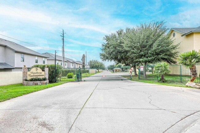 Building Photo - 1000 Ranchway Dr