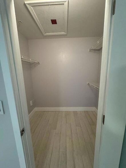 Building Photo - 4852 N State Rd 7