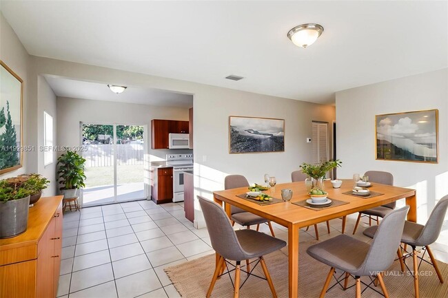 Building Photo - 1231 NE 214th St