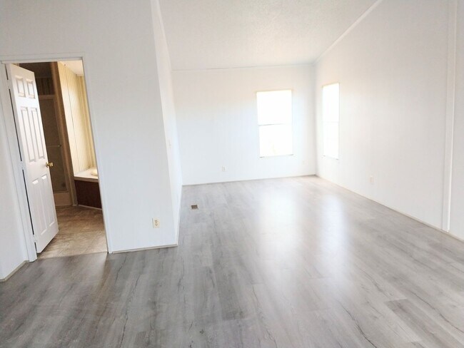 Building Photo - 239 Castlebury Ln