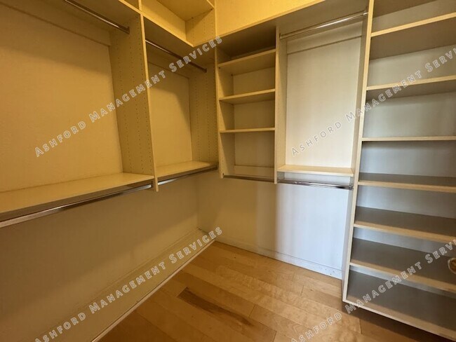 Building Photo - BEAUTIFUL 3 BEDROOM 3 BATHROOM HOME IN GAI...