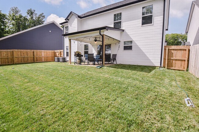 Building Photo - Pet Friendly Four Bedroom!