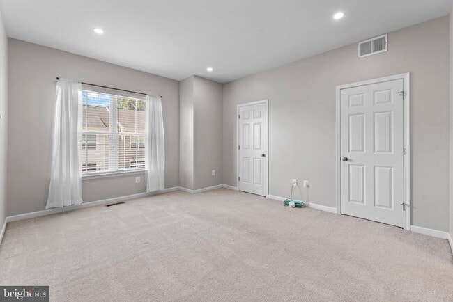 Building Photo - 336 White Oak Way