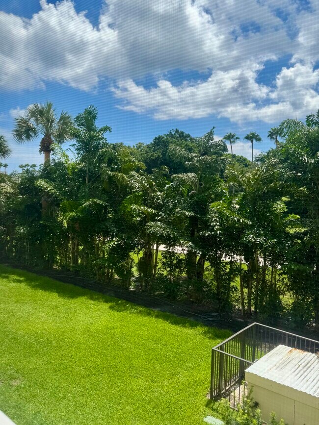 Building Photo - 200 E Royal Palm Rd