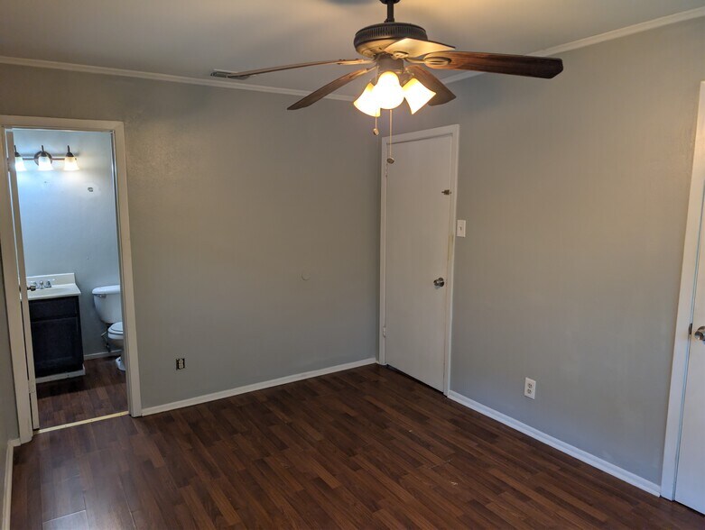 Building Photo - 2804 Catalina Dr