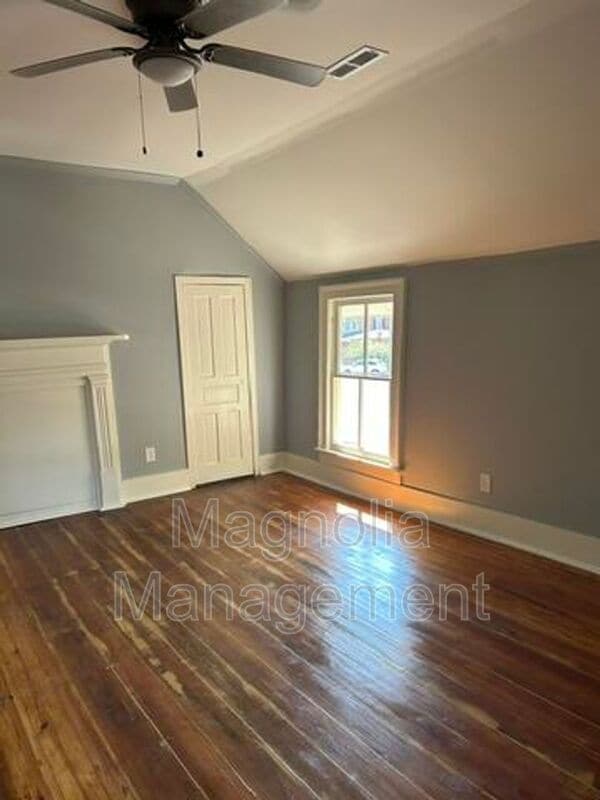 Building Photo - 228 Bragg St
