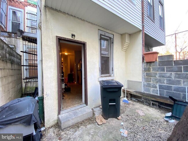 Building Photo - 1518 Page St