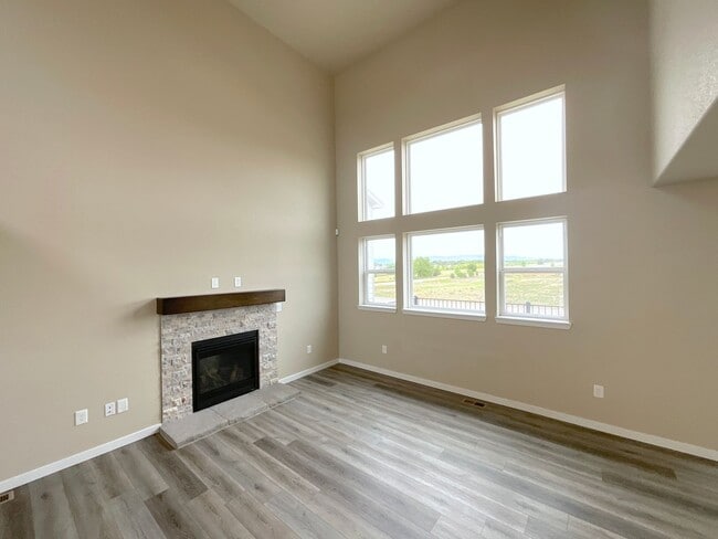 Building Photo - 3 Bedroom Home Available Near S Powers Blv...
