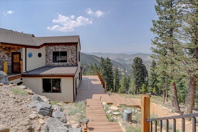 Building Photo - 85 Santa Fe Mountain Rd