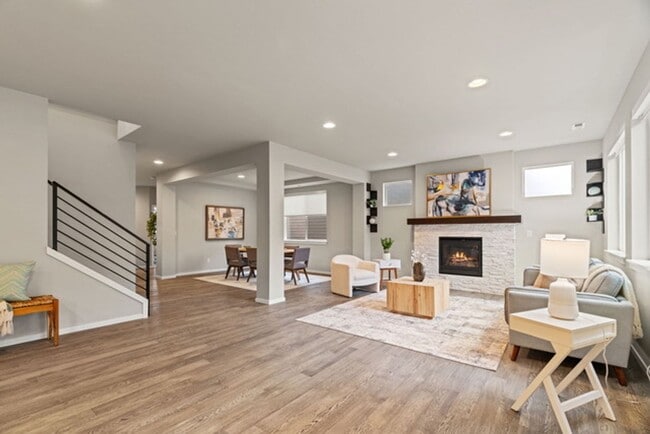 Building Photo - Listed For Rent