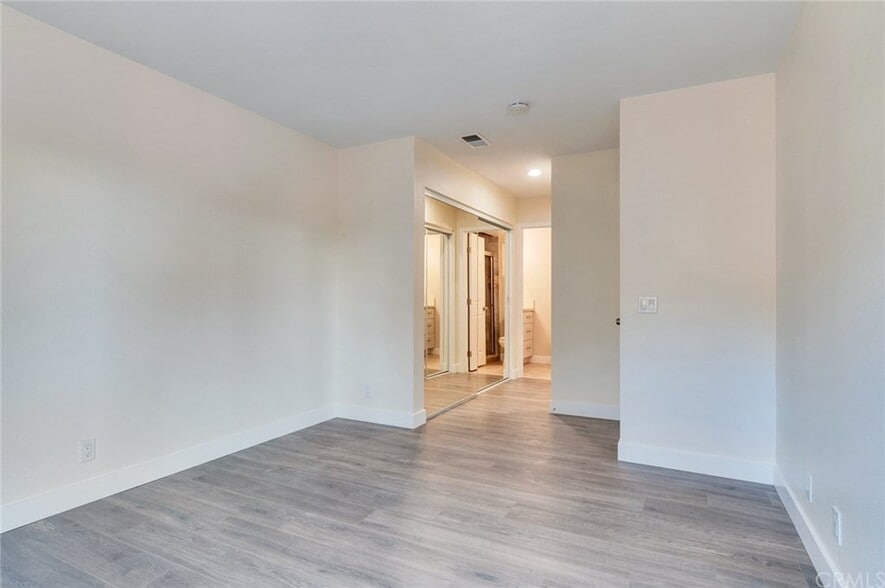 Building Photo - 2343 E 17th St