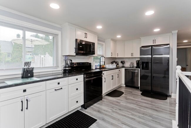 Building Photo - 83 Chalmers St