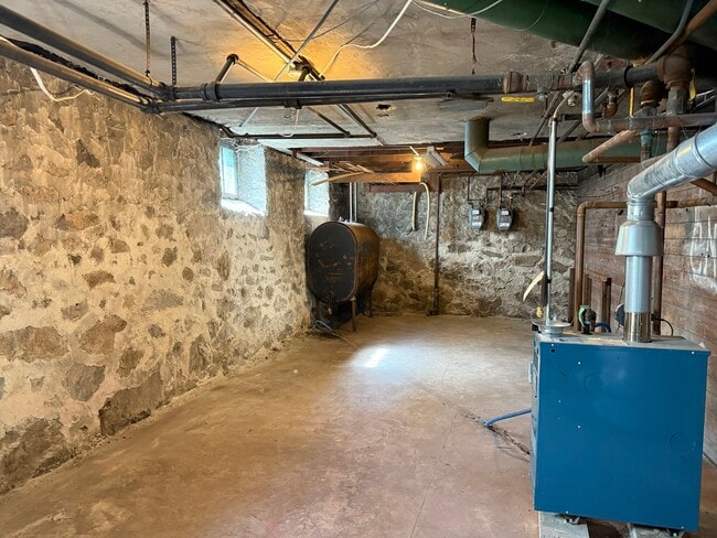 Building Photo - 122 Aldrich St