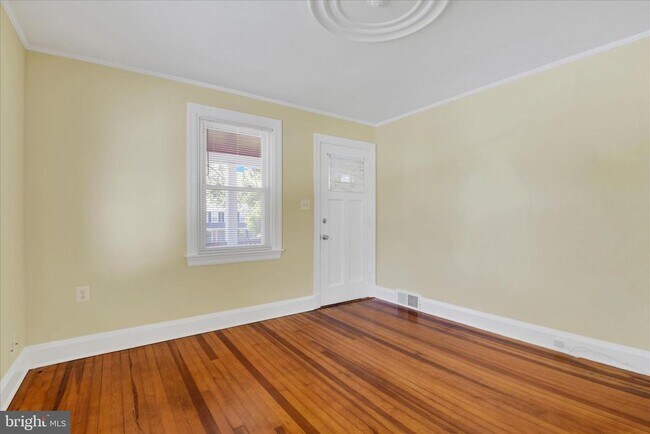 Building Photo - 116 2nd Ave