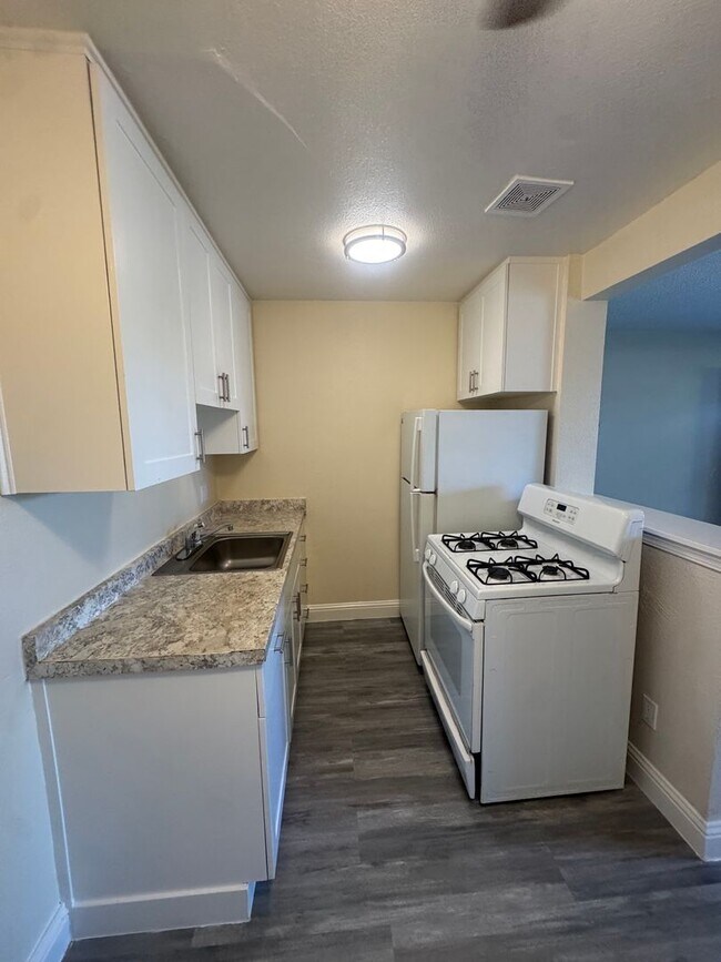 Building Photo - Welcome to SkyView Villa & Somerset Apartm...