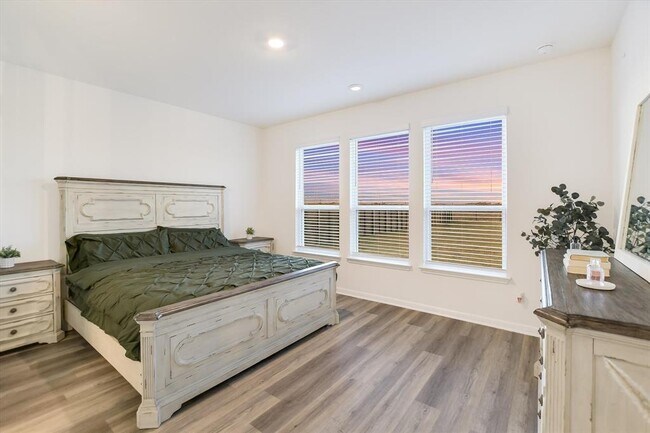 Building Photo - 737 Leeward Pass