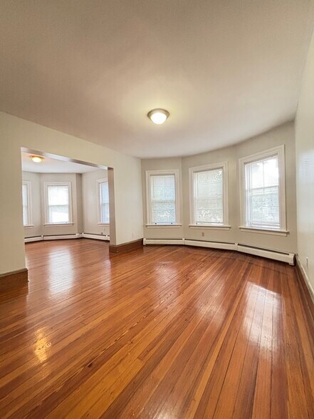 Primary Photo - 29 Pratt St