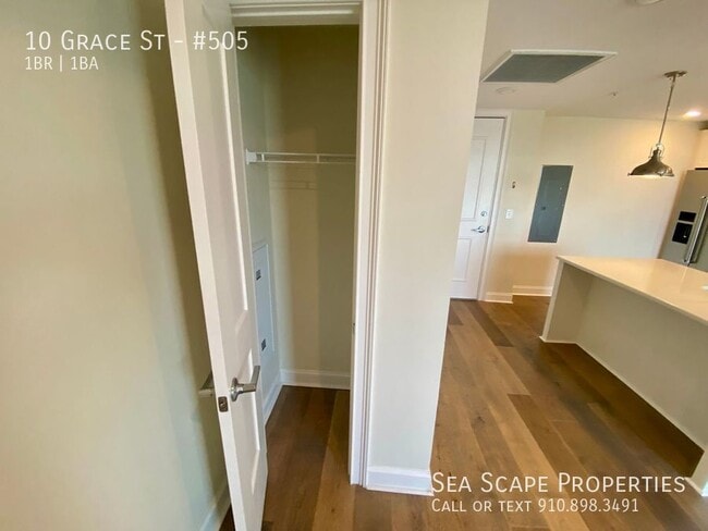 Building Photo - 10 Grace St