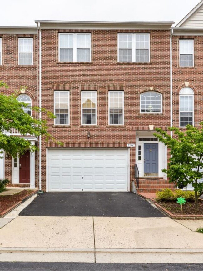 Building Photo - 22542 Maison Carree Square