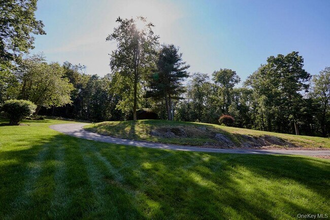 Building Photo - 116 Schoolhouse Ln